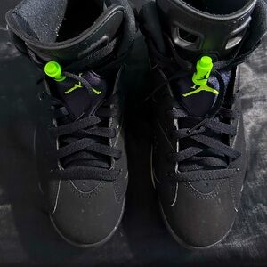 Air Jordan 6 Retro “Electric Green”
Size: 8